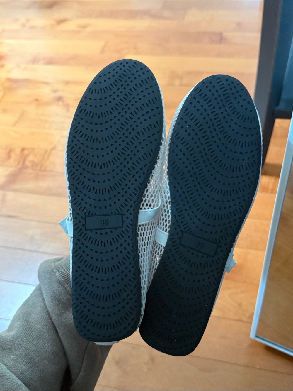 Women’s mesh flats